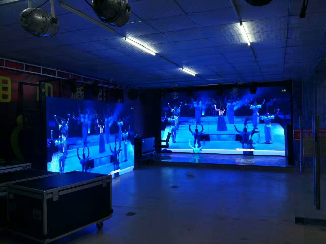 Heart color wedding P3.91 pressure leasing LED full color screen installation is completed